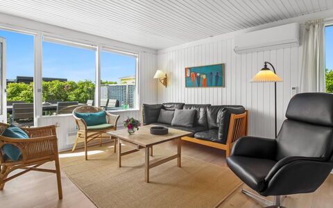 Violeta - 250M from the Sea: Meubilair, Interieur Ontwerp, Flooring, Verdieping, Bankstel, Hout, Plafond, Woonkamer, Houten Vloer, Stoel