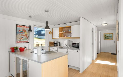 Violeta - 250M from the Sea: Hout, Keuken, Flooring, Plafond, Verdieping, Interieur Ontwerp, Countertop, Cabinetry, Toestel Van De Keuken, Beits