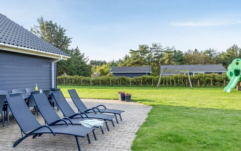 Berenika - 500M from the Sea: Blauw, Schaduw, Tuin, Gazon, Buitenmeubels, Landscaping, Landgoed, Werf, Backyard, Kunstgras