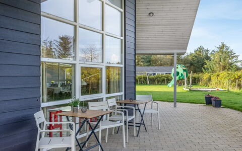 Berenika - 500M from the Sea: Meubilair, Stoel, Schaduw, Keuken En Eettafel, Buitenmeubels, Plafond, Tuin, Buitentafel, Gazon, Werf