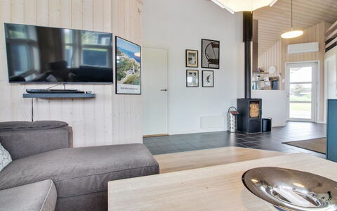 Anett - 400M from the Sea: Interieur Ontwerp, Flooring, Hout, Verdieping, Plafond, Meubilair, Woonkamer, Lichte Inrichting, Kamer, Bankstel
