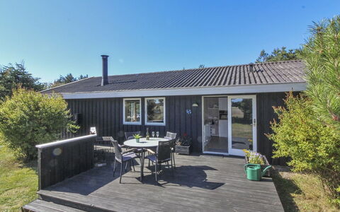 Birgid - 900M from the Sea: Zwembad, Buitenmeubels, Meubilair, Toevlucht, Flagstone, Eco Hotel, Schaduw, Stoel, Vrije Tijd, Landgoed