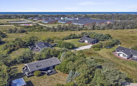 Birgid - 900M from the Sea: Zwembad, Buitenmeubels, Meubilair, Toevlucht, Flagstone, Eco Hotel, Schaduw, Stoel, Vrije Tijd, Landgoed