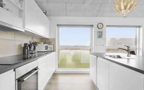 Kirsi - 1.6Km from the Sea: Keuken, Interieur Ontwerp, Countertop, Flooring, Plafond, Hout, Lichte Inrichting, Verdieping, Meubilair, Verlichting