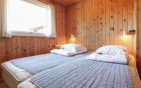 Lis - 300M from the Sea: Bed, Slaapkamer, Hout, Laken, Interieur Ontwerp, Flooring, Verdieping, Bedding, Plafond, Meubilair