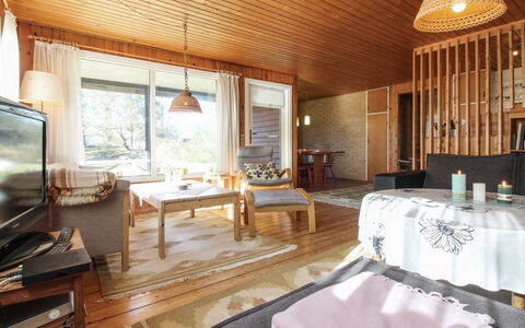 Lis - 300M from the Sea: Meubilair, Interieur Ontwerp, Flooring, Verdieping, Kamer, Hout, Plafond, Bankstel, Houten Vloer, Woonkamer