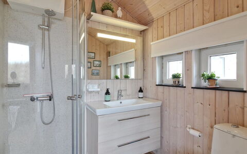 Har - 400M from the Sea: Meubilair, Interieur Ontwerp, Stoel, Flooring, Tafel, Toevlucht, Verdieping, Plafond, Kamer, Eco Hotel