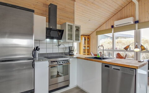 Har - 400M from the Sea: Meubilair, Interieur Ontwerp, Stoel, Flooring, Tafel, Toevlucht, Verdieping, Plafond, Kamer, Eco Hotel