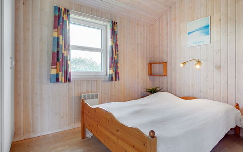Karlsson - 500M from the Sea: Bed, Slaapkamer, Hout, Laken, Verdieping, Interieur Ontwerp, Flooring, Bedding, Plafond, Meubilair