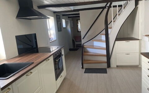 Nara - 500M from the Sea: Flooring, Hout, Verdieping, Interieur Ontwerp, Houten Vloer, Meubilair, Huis, Hardwood, Laminaatvloer, Kamer