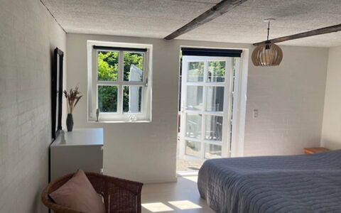 Nara - 500M from the Sea: Muur, Flooring, Verdieping, Interieur Ontwerp, Hout, Meubilair, Plafond, Kamer, Verlichting, Huis