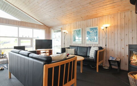 Kaija - 300M from the Sea: Hout, Plafond, Huis, Meubilair, Interieur Ontwerp, Verblijf, Woonkamer, Hardwood, Bankstel