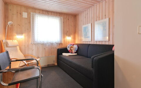 Kaija - 300M from the Sea: Hout, Meubilair, Verdieping, Flooring, Interieur Ontwerp, Kamer, Plafond, Woonkamer, Appartement, Beits