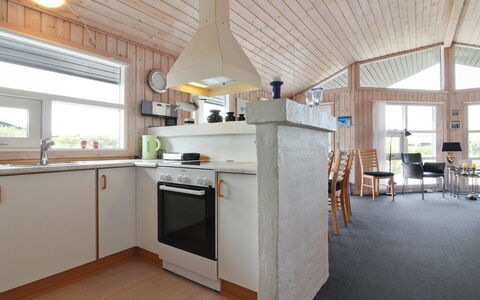 Kaija - 300M from the Sea: Hout, Plafond, Flooring, Interieur Ontwerp, Verdieping, Meubilair, Kamer, Huis, Keuken, Lichte Inrichting