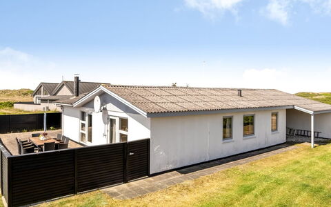 Majvor - 100M from the Sea: Dak, Huis, Huis, Verblijf, Siding, Landgoed, Oprit, Garden Gebouwen, Werf, Schuur