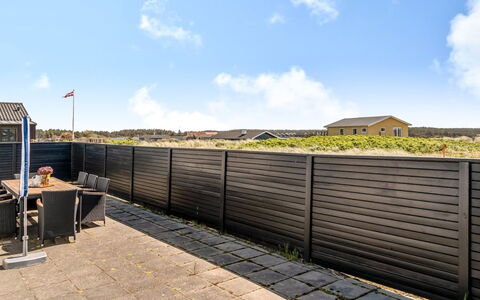 Majvor - 100M from the Sea: Dak, Huis, Huis, Verblijf, Siding, Landgoed, Oprit, Garden Gebouwen, Werf, Schuur