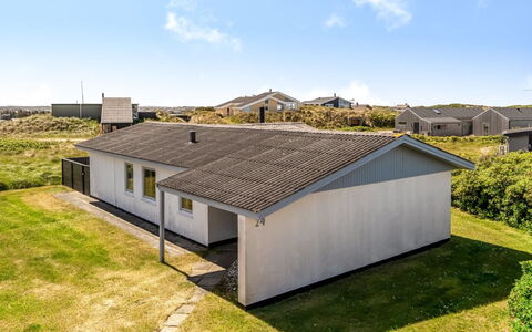 Majvor - 100M from the Sea: Dak, Huis, Huis, Verblijf, Siding, Landgoed, Oprit, Garden Gebouwen, Werf, Schuur