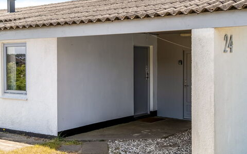Majvor - 100M from the Sea: Dak, Huis, Huis, Verblijf, Siding, Landgoed, Oprit, Garden Gebouwen, Werf, Schuur