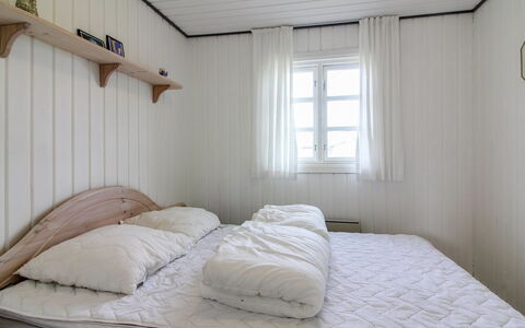 Demus - 900M from the Sea: Hout, Slaapkamer, Bed, Verdieping, Laken, Flooring, Bedding, Interieur Ontwerp, Linens, Bed Frame