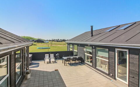 Eveline - 1.5Km from the Sea: Dak, Huis, Huis, Verblijf, Siding, Landgoed, Oprit, Garden Gebouwen, Werf, Schuur