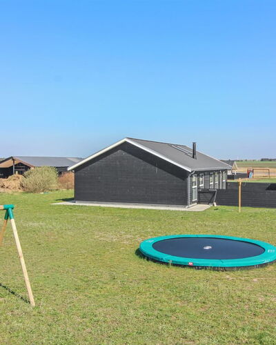 Eveline - 1.5Km from the Sea
