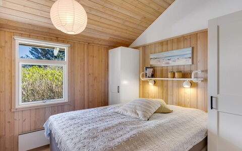 Ømod - 300M from the Sea: Interieur Ontwerp, Slaapkamer, Hout, Bed, Plafond, Flooring, Meubilair, Verdieping, Lichte Inrichting, Verlichting
