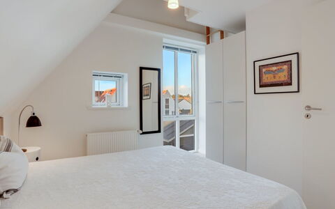 Thythulf - 550M from the Sea: Interieur Ontwerp, Flooring, Muur, Verdieping, Hout, Plafond, Meubilair, Slaapkamer, Bed, Kamer