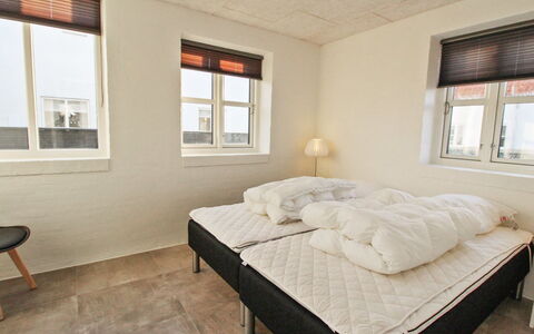 Halldis - 600M from the Sea: Verdieping, Slaapkamer, Bed, Flooring, Muur, Hout, Interieur Ontwerp, Meubilair, Laken, Bedding