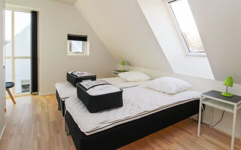 Halldis - 600M from the Sea: Meubilair, Interieur Ontwerp, Bed, Verdieping, Flooring, Slaapkamer, Hout, Bedding, Kamer, Laken