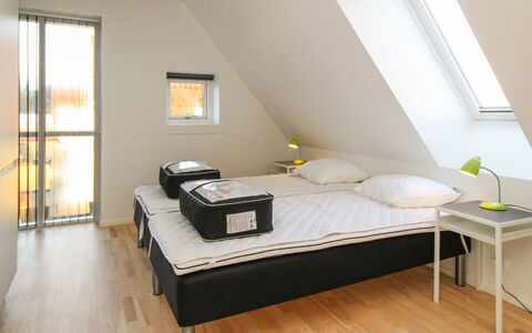 Halldis - 600M from the Sea: Bed, Meubilair, Interieur Ontwerp, Slaapkamer, Verdieping, Flooring, Hout, Bedding, Laken, Kamer