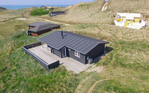 Adelita - 100M from the Sea: Woongebied, Dak, Voorstad, Oprit, Landgoed, Schoorsteen