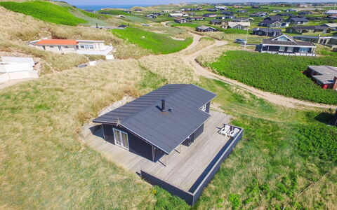 Adelita - 100M from the Sea: Woongebied, Dak, Voorstad, Oprit, Landgoed, Schoorsteen