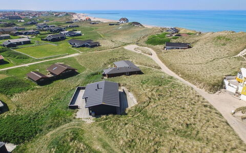Adelita - 100M from the Sea: Woongebied, Dak, Voorstad, Oprit, Landgoed, Schoorsteen