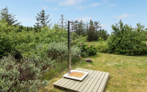 Ele - 900M from the Sea: Huis, Huis, Deur, Dak, Verblijf, Landgoed, Tuin, Schaduw, Siding, Werf