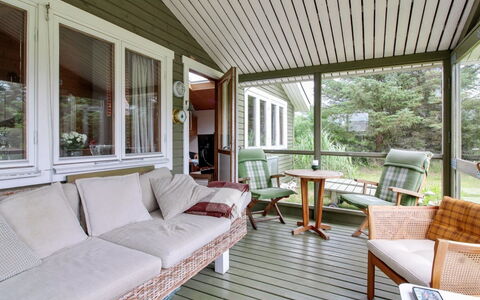 Ele - 900M from the Sea: Huis, Huis, Deur, Dak, Verblijf, Landgoed, Tuin, Schaduw, Siding, Werf