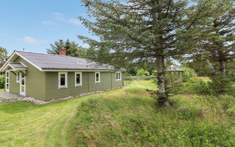 Ele - 900M from the Sea: Huis, Huis, Deur, Dak, Verblijf, Landgoed, Tuin, Schaduw, Siding, Werf