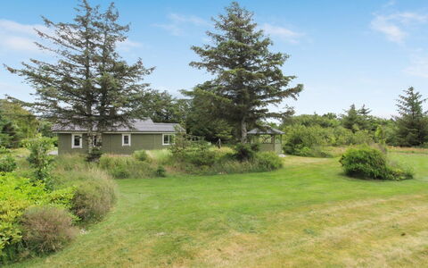 Ele - 900M from the Sea: Huis, Huis, Deur, Dak, Verblijf, Landgoed, Tuin, Schaduw, Siding, Werf