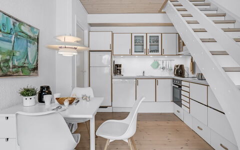 Radica - 50M from the Sea: Interieur Ontwerp, Flooring, Meubilair, Keuken, Hout, Plafond, Verdieping, Lichte Inrichting, Houten Vloer, Verlichting