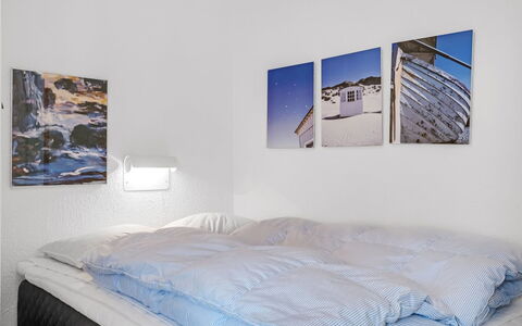 Radica - 50M from the Sea: Slaapkamer, Bed, Bedding, Laken, Linens, Freezing, Bed Frame, Sneeuw, Winter, Ijskap