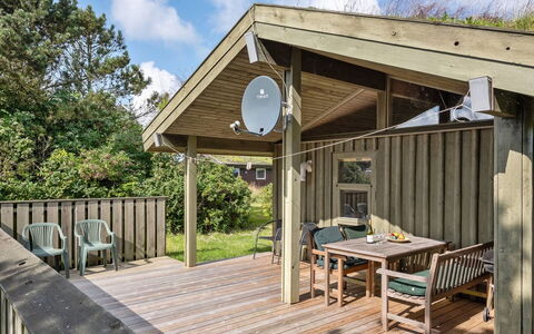 Aiva - 1.5Km from the Sea: Meubilair, Interieur Ontwerp, Stoel, Flooring, Tafel, Toevlucht, Verdieping, Plafond, Kamer, Eco Hotel