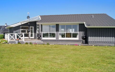 Tayna - 300M from the Sea: Huis, Verblijf, Veranda, Siding, Boerderij, Outdoor Structuur