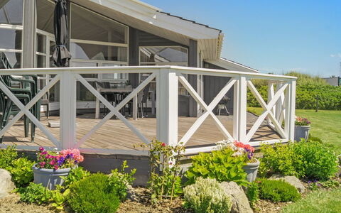 Tayna - 300M from the Sea: Huis, Verblijf, Veranda, Siding, Boerderij, Outdoor Structuur