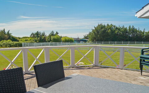 Tayna - 300M from the Sea: Huis, Verblijf, Veranda, Siding, Boerderij, Outdoor Structuur