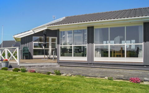 Tayna - 300M from the Sea: Huis, Verblijf, Veranda, Siding, Boerderij, Outdoor Structuur