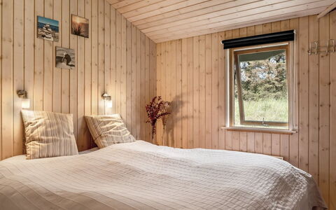 Brunetta - 800M from the Sea: Interieur Ontwerp, Slaapkamer, Flooring, Bed, Hout, Verdieping, Plafond, Laken, Meubilair, Bedding