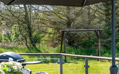 Brunetta - 800M from the Sea: Meubilair, Buitenmeubels, Schaduw, Paraplu, Stoel, Tuin, Buitentafel, Gazon, Landscaping, Werf