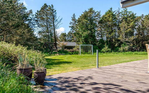 Brunetta - 800M from the Sea: Groen, Struik, Tuin, Land Lot, Groundcover, Schaduw, Gazon, Landscaping, Werf, Gang