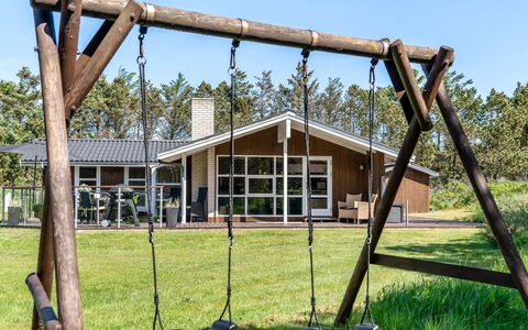 Brunetta - 800M from the Sea: Hout, Speeltoestel, Recreatie, Schommel, Schaduw, Vrije Tijd, Park, Tuin, Gazon, Speelplaats