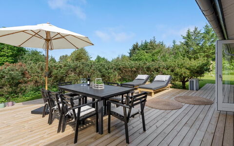 Skogh - 600M from the Sea: Huis, Huis, Deur, Dak, Verblijf, Landgoed, Tuin, Schaduw, Siding, Werf