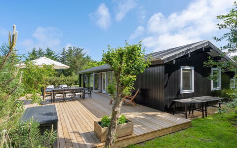Skogh - 600M from the Sea: Huis, Huis, Deur, Dak, Verblijf, Landgoed, Tuin, Schaduw, Siding, Werf